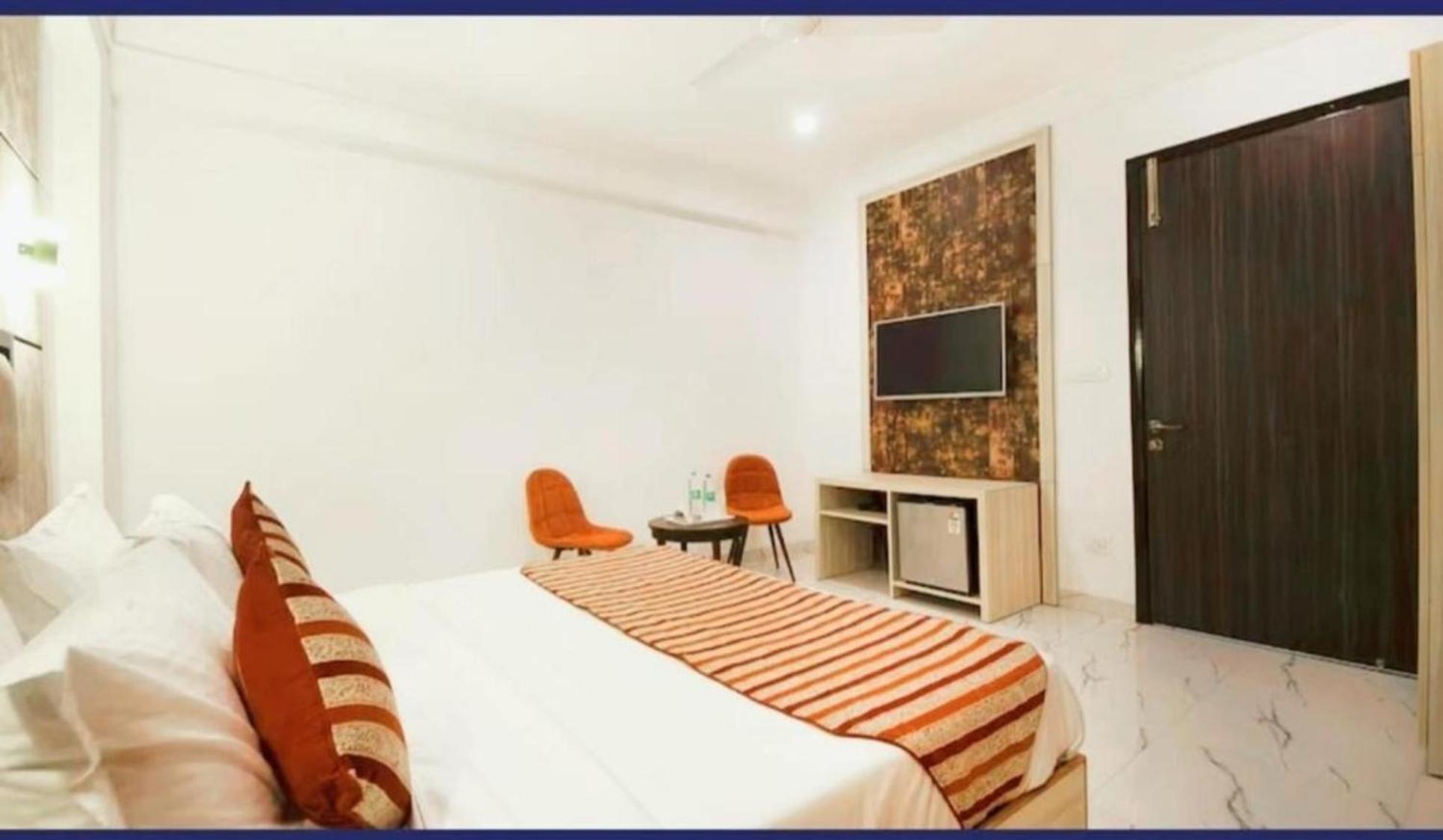 Almora Delhi International Airport With - Free Airport Drop Hotel New Delhi