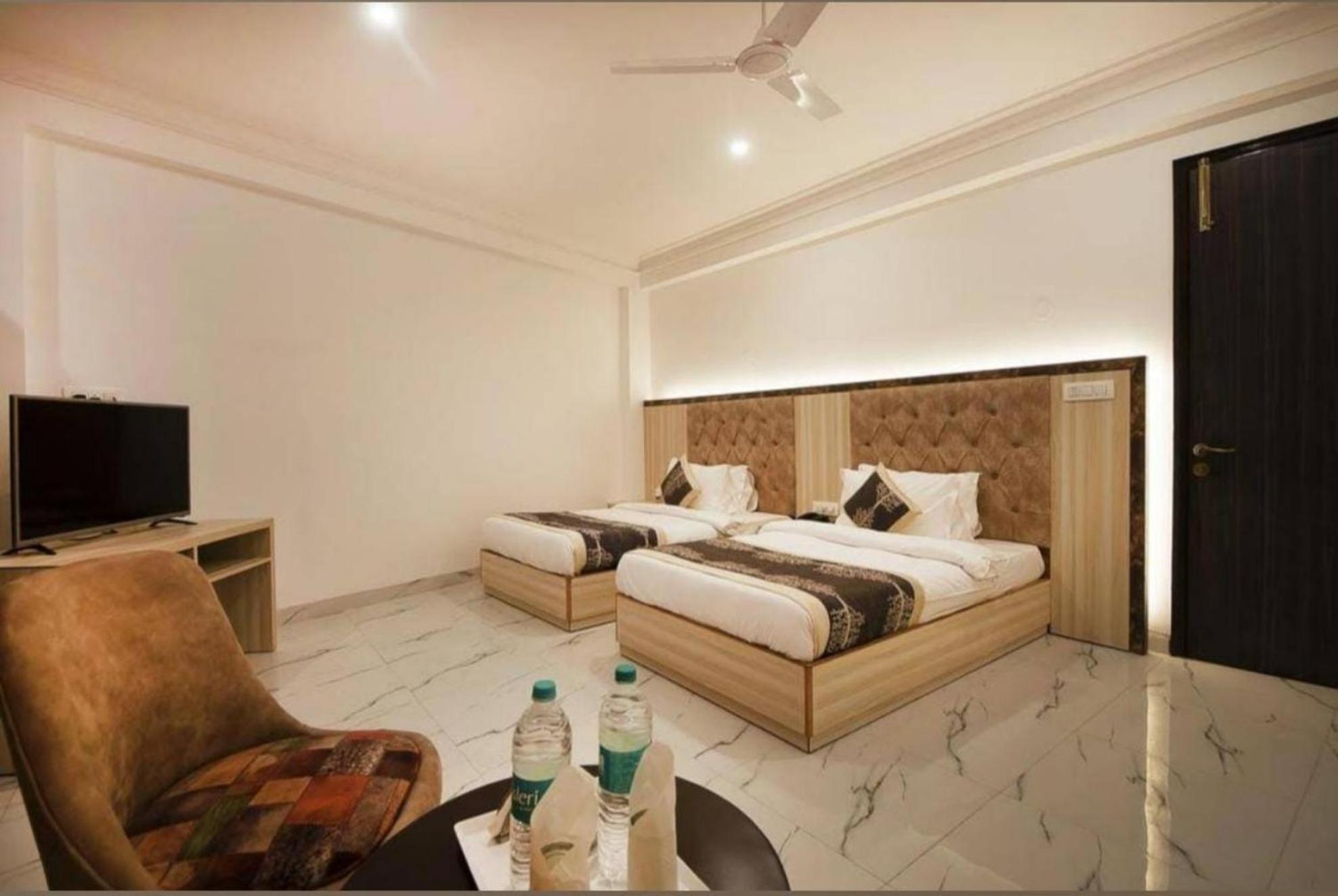 Almora Delhi International Airport With - Free Airport Drop 3* New Delhi